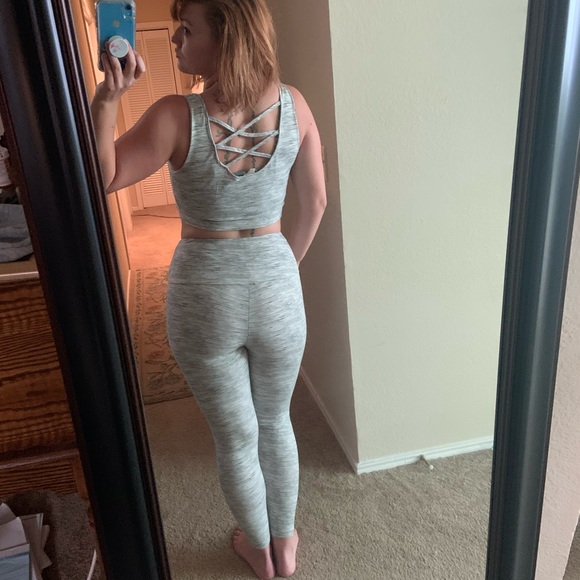 Complete Workout set crop tank and leggings - Picture 2 of 7